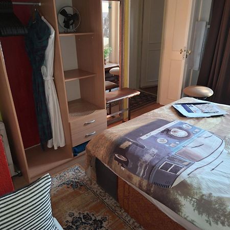 Homey Budget Bedroom Амстердам Екстериор снимка