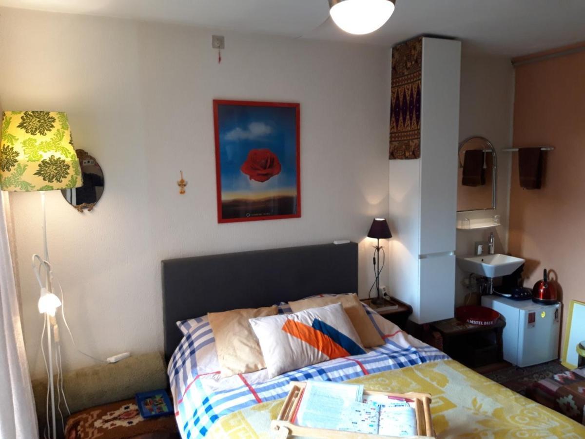 Homey Budget Bedroom Амстердам Екстериор снимка