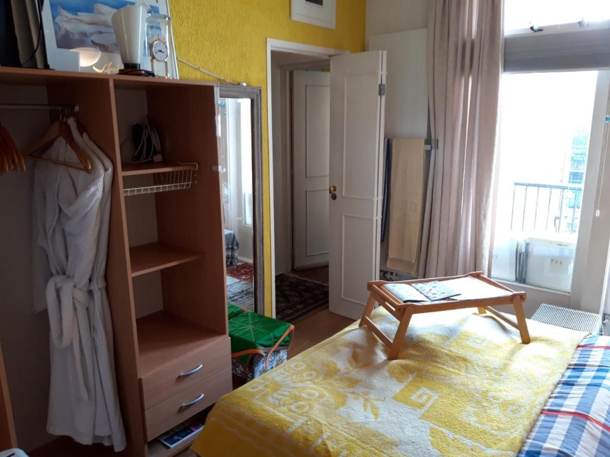Homey Budget Bedroom Амстердам Екстериор снимка