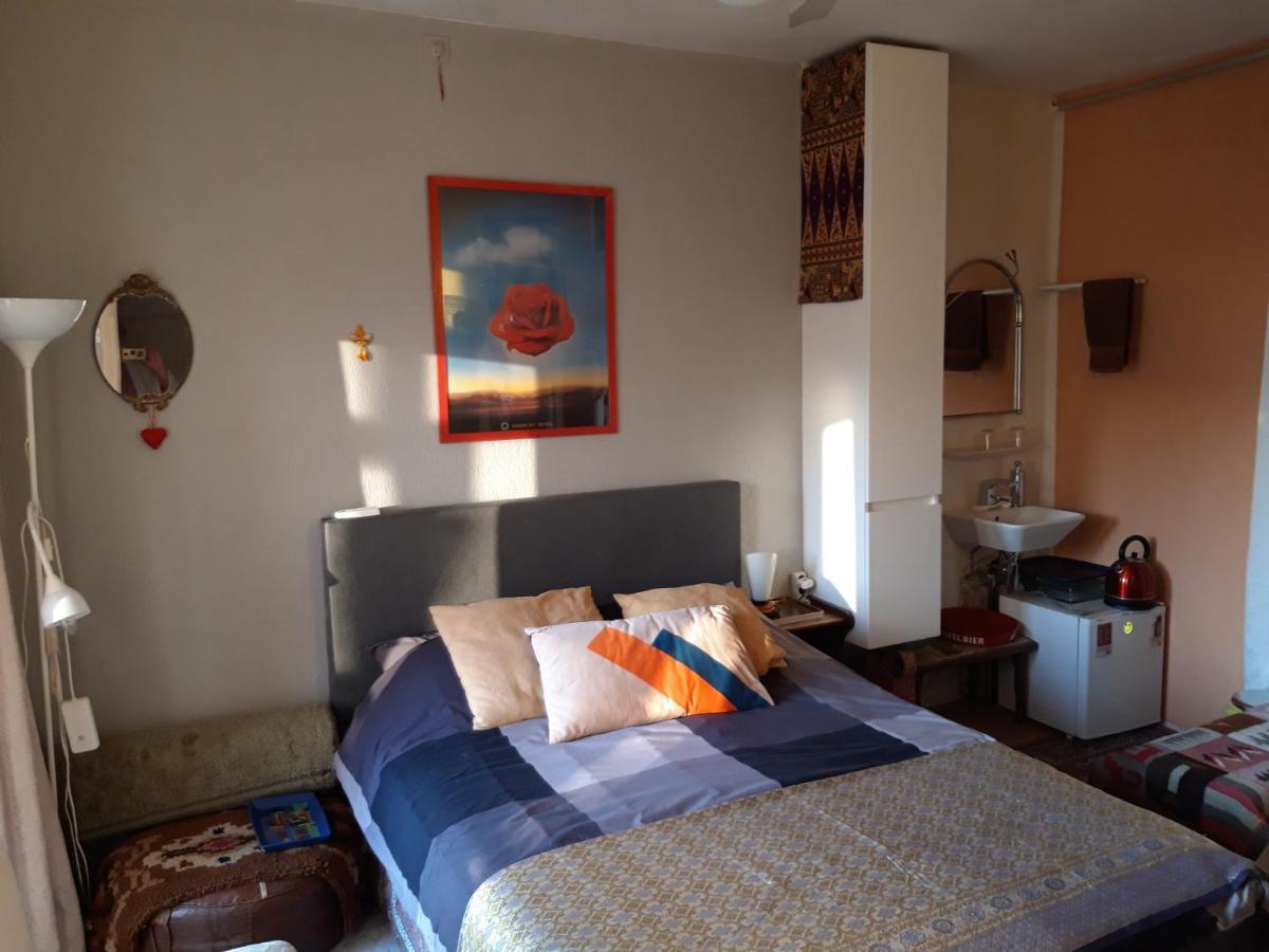 Homey Budget Bedroom Амстердам Екстериор снимка