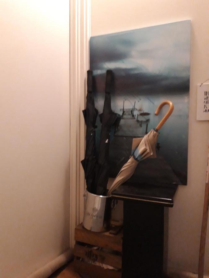 Homey Budget Bedroom Амстердам Екстериор снимка