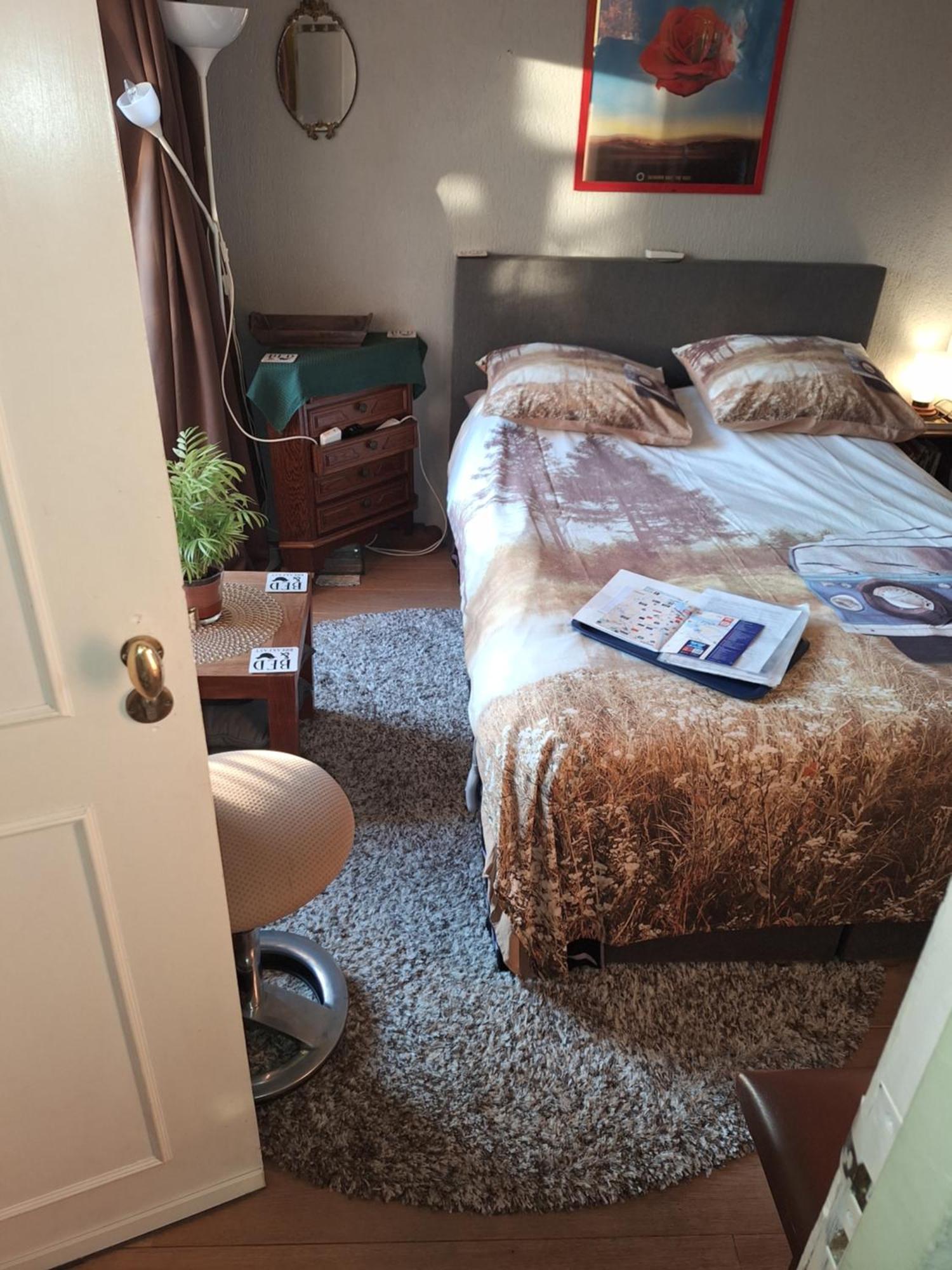 Homey Budget Bedroom Амстердам Екстериор снимка