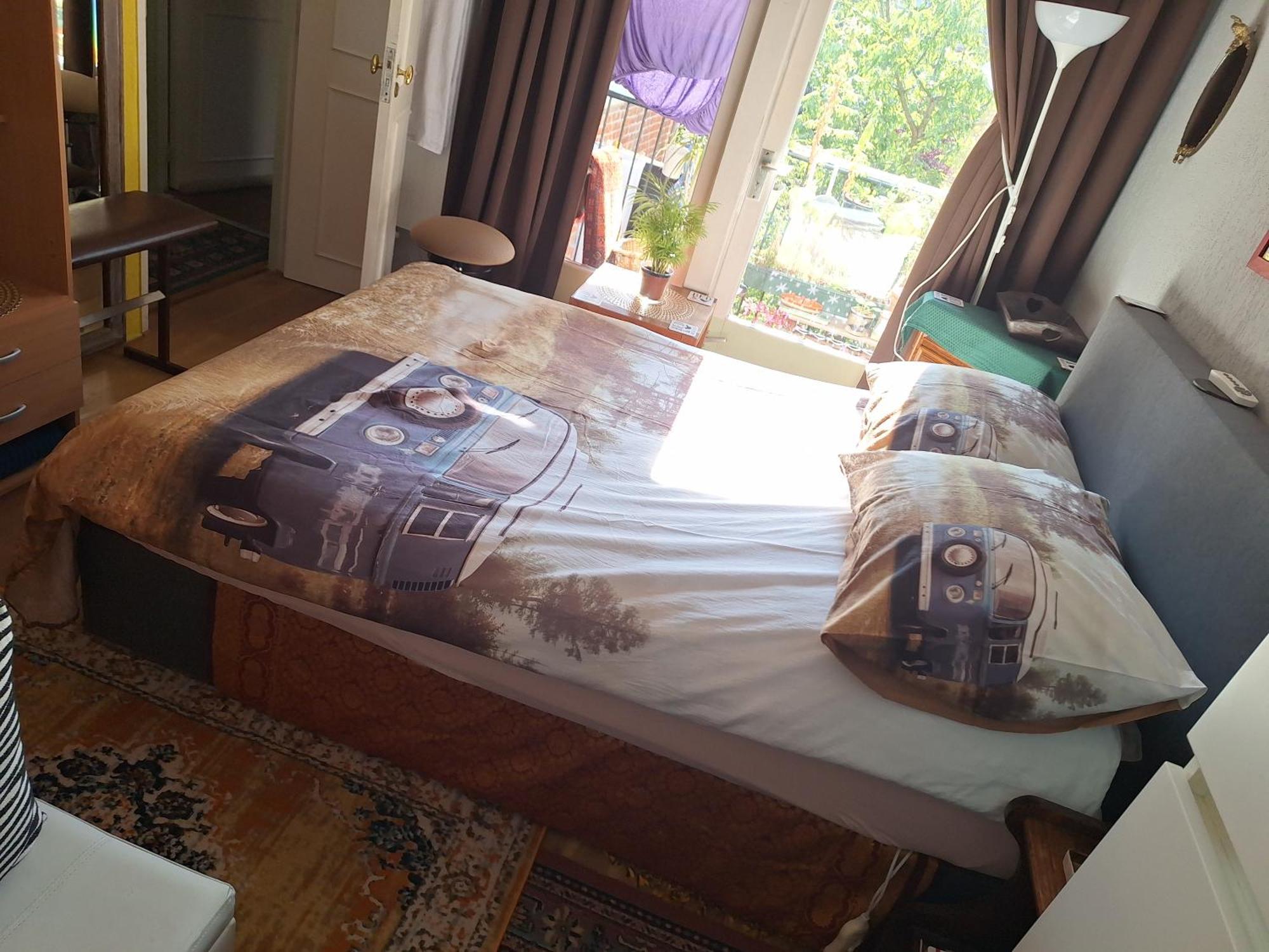 Homey Budget Bedroom Амстердам Екстериор снимка