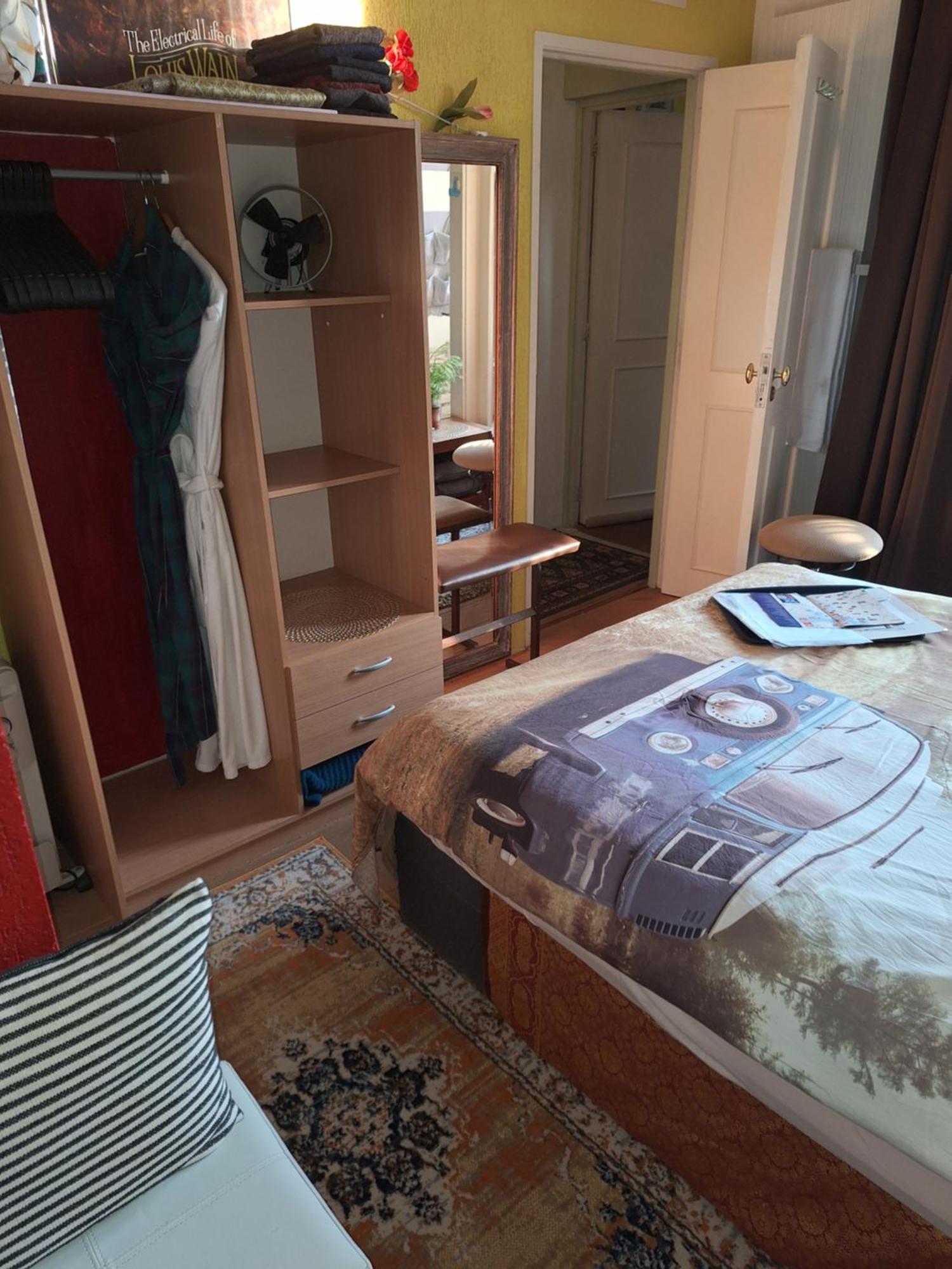 Homey Budget Bedroom Амстердам Екстериор снимка